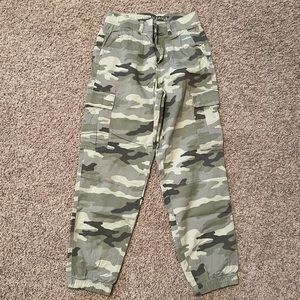 American eagle camo cargo joggers